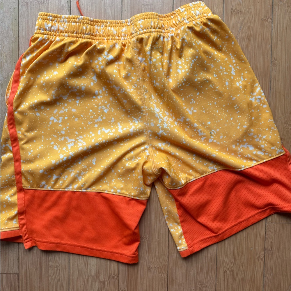 Under Armour Boys Speckled Orange Athletic Shorts - Picture 3 of 4